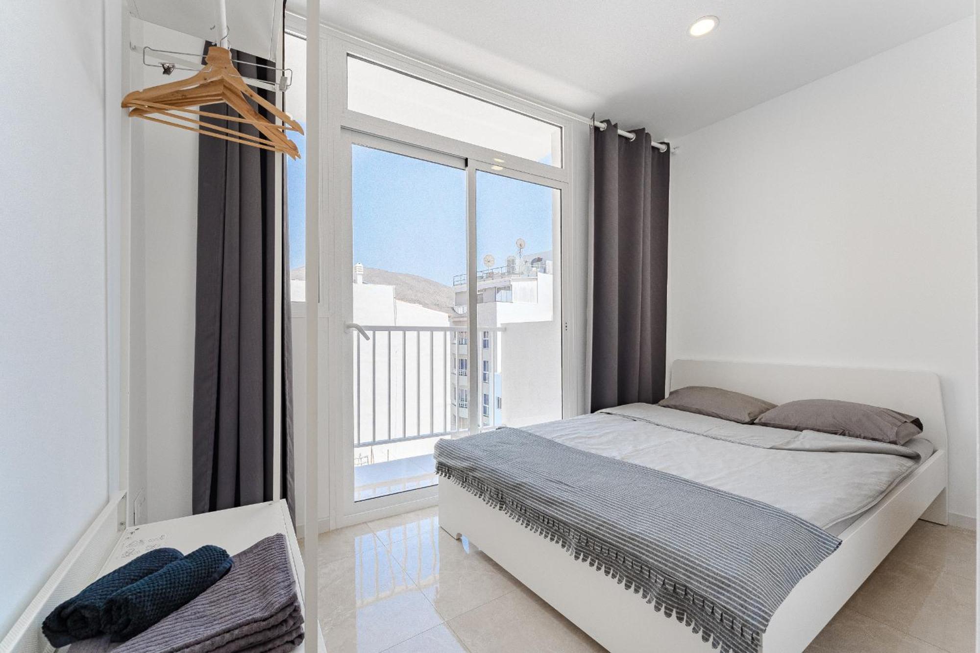 Few Steps From The Beach Hostel In Los Cristianos أرونا المظهر الخارجي الصورة